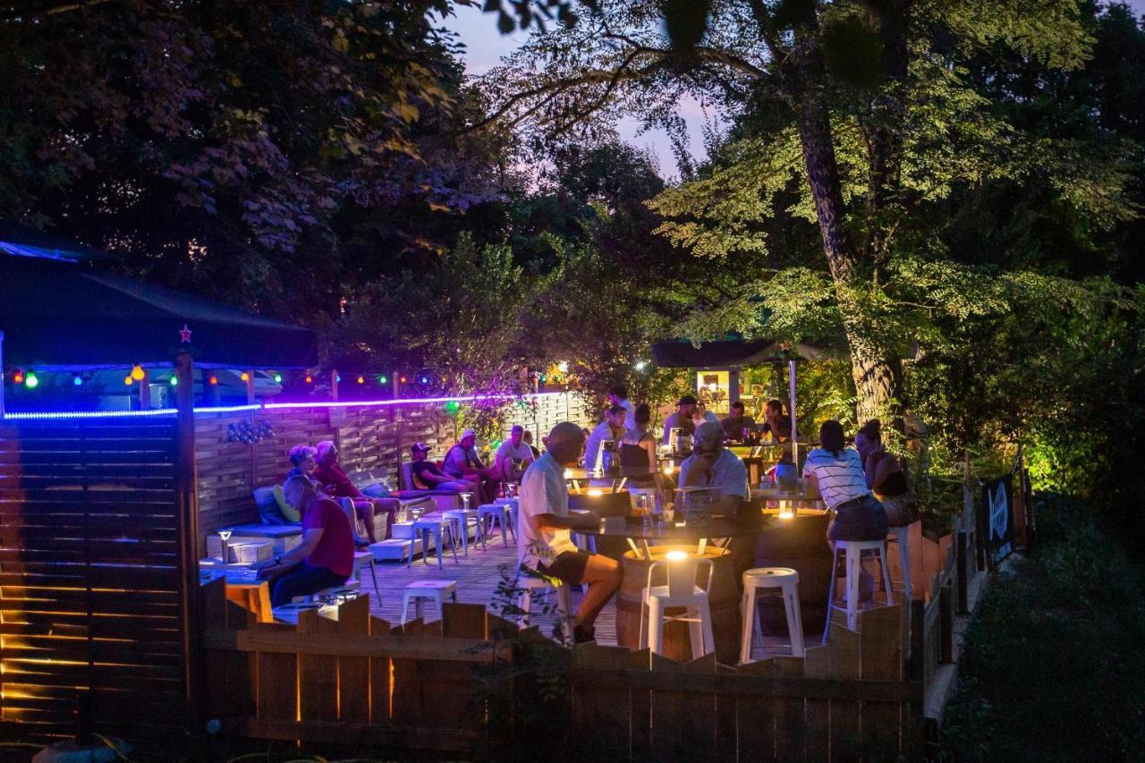 Camping De La Bageasse Brioude Exteriör bild