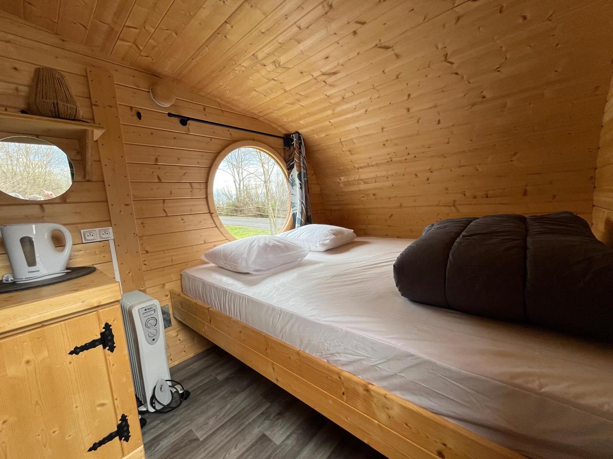 Camping De La Bageasse Brioude Exteriör bild