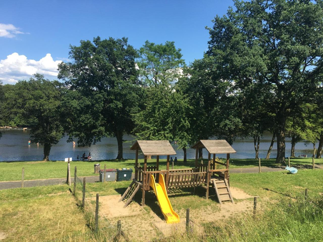 Camping De La Bageasse Brioude Exteriör bild